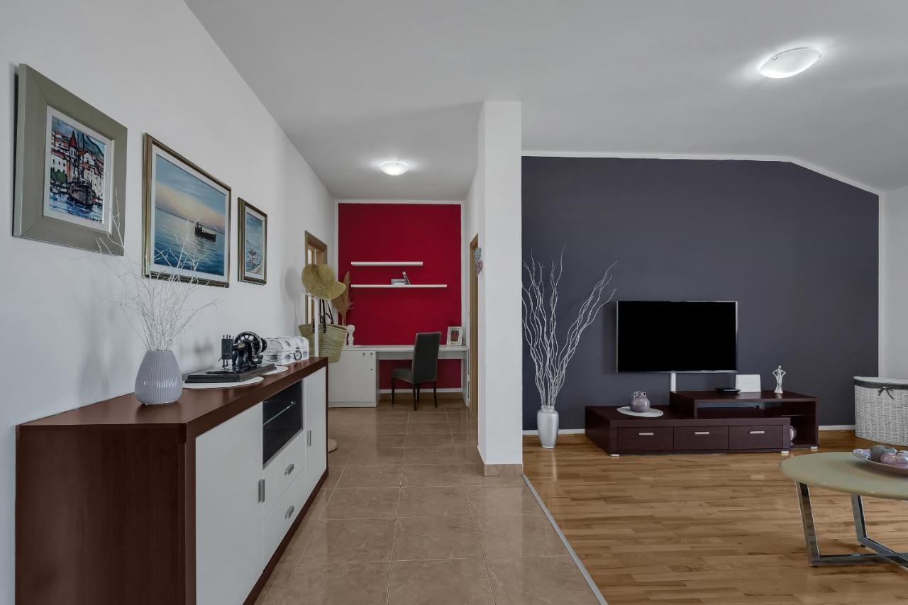 Stunning City View Apartment Makarska Exterior photo