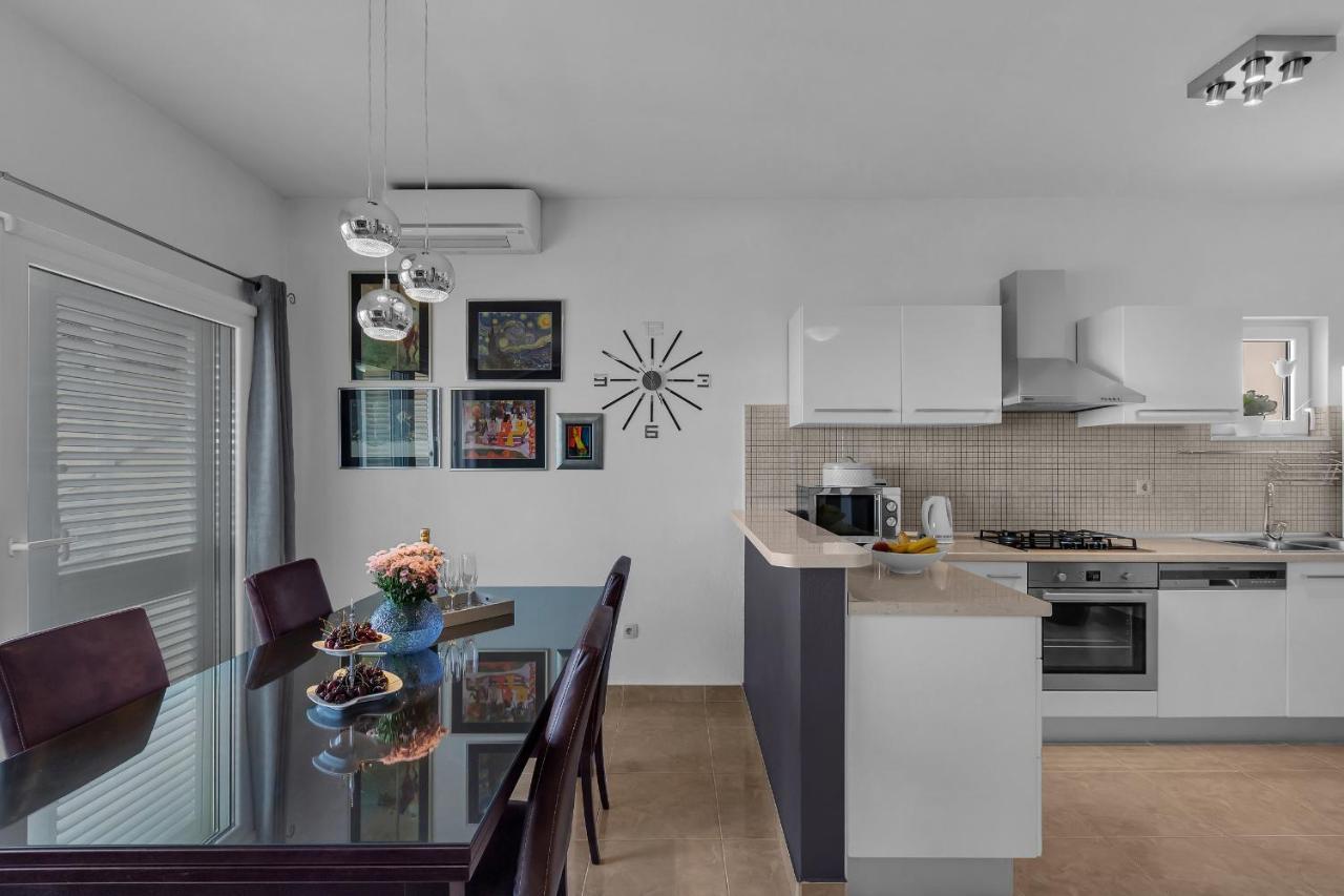 Stunning City View Apartment Makarska Exterior photo